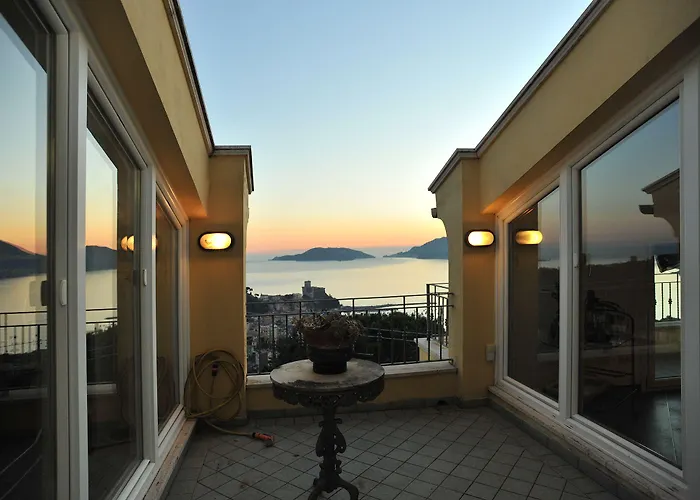 Il Golfo Artisti E Poeti Thea Lerici