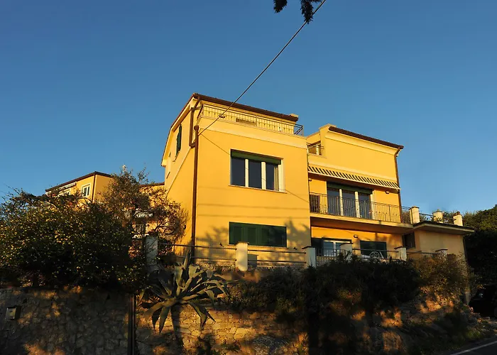 Il Golfo Artisti E Poeti Thea Nocleg ze śniadaniem